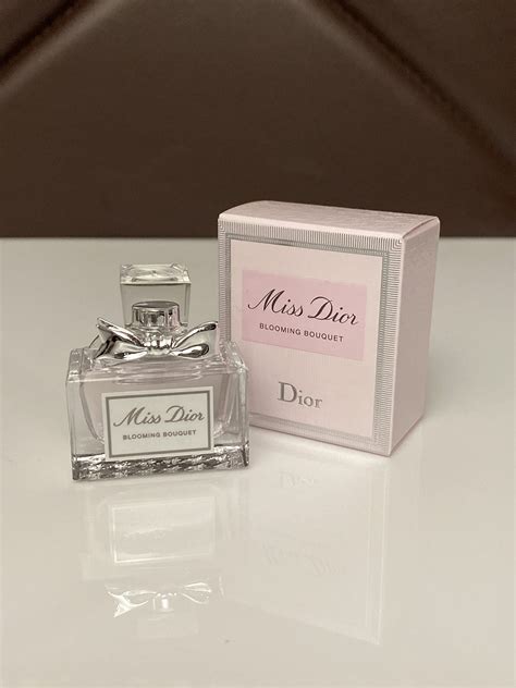 miss dior blooming bouquet mini.